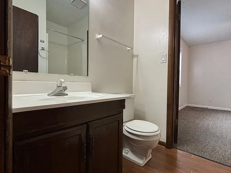124 E Saltwood Pl — Photo 6