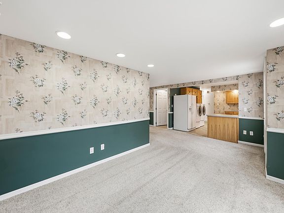 5th image of 1720 Tiffin Rd