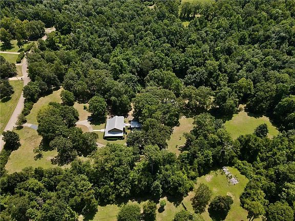 3rd image of 7 Green Leaf Ln