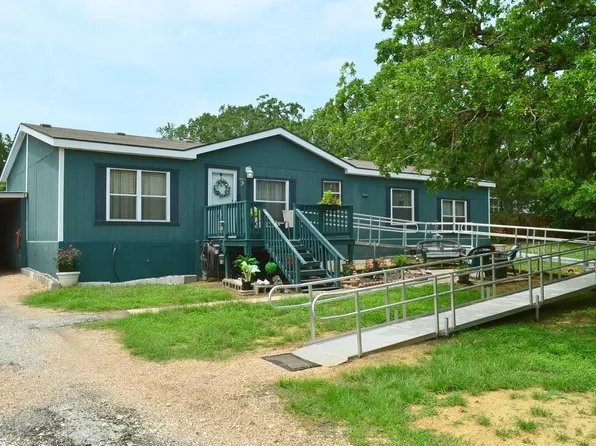 218 Texas Oak Dr, Cedar Creek, TX 78612