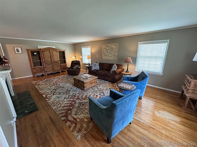 1525 Hillcrest Dr — Photo 6