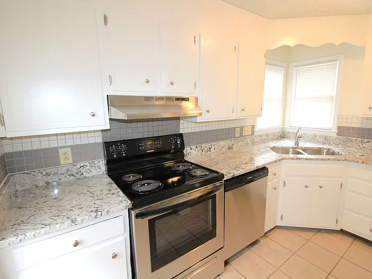 3032 Chenango Dr — Photo 10