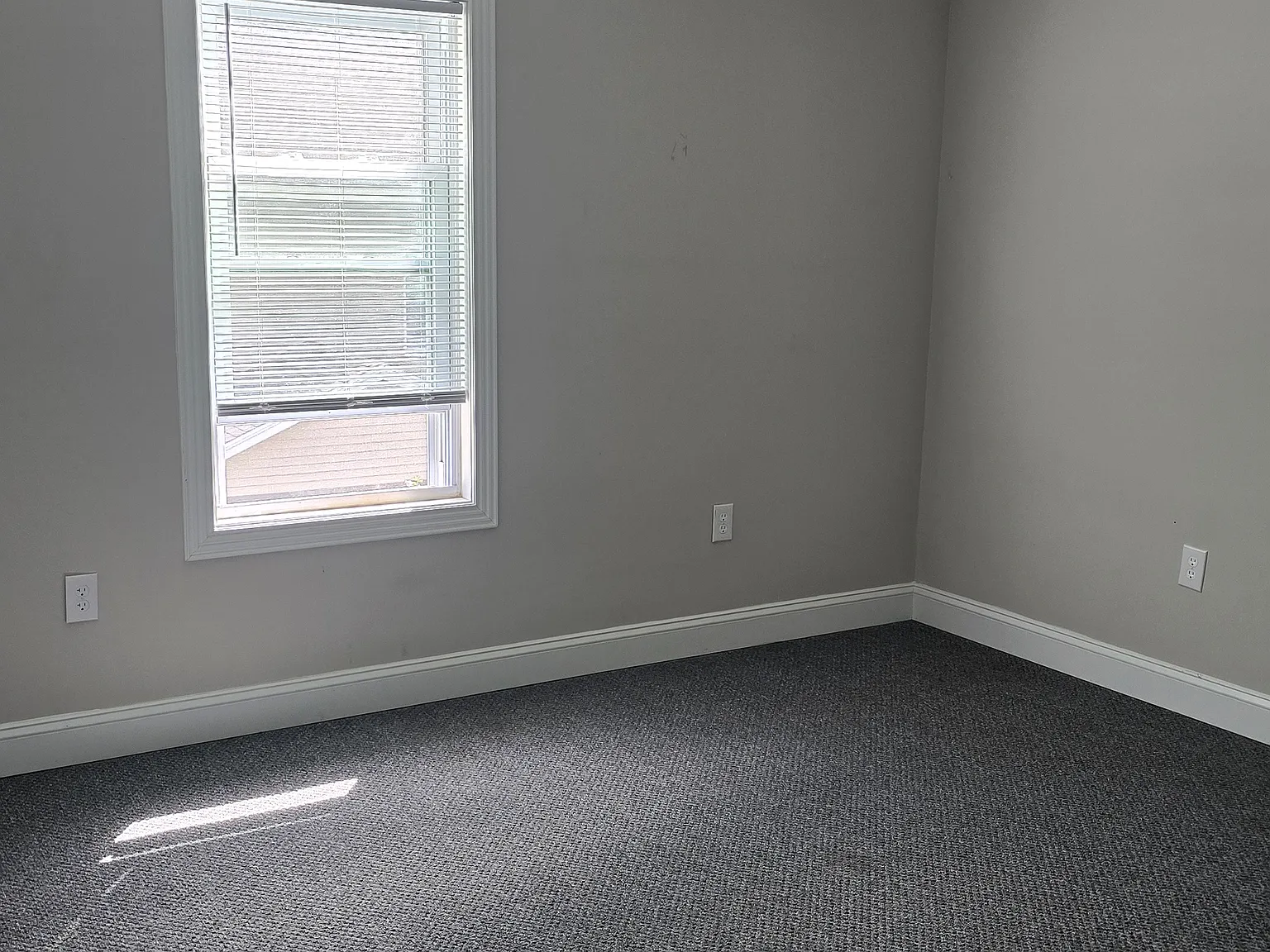 4 bed, 2.5 bath, $2,300 — Photo 4