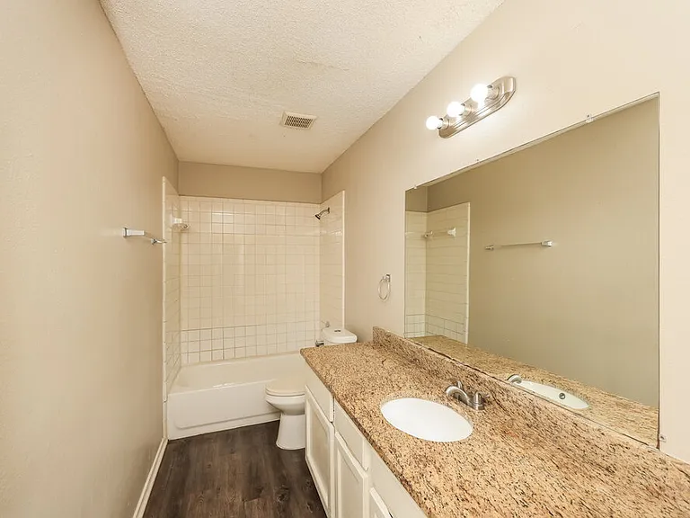 2605 Hartford Ln — Photo 15