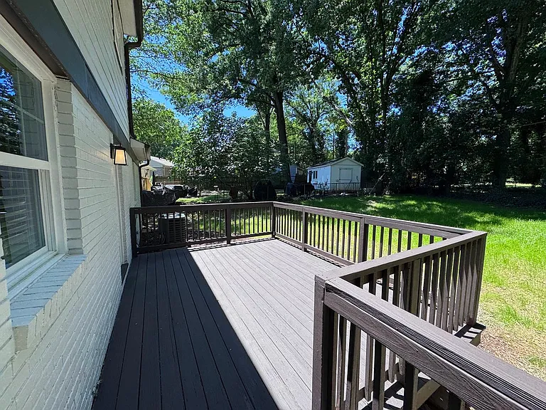 549 Manhasset Rd — Photo 5