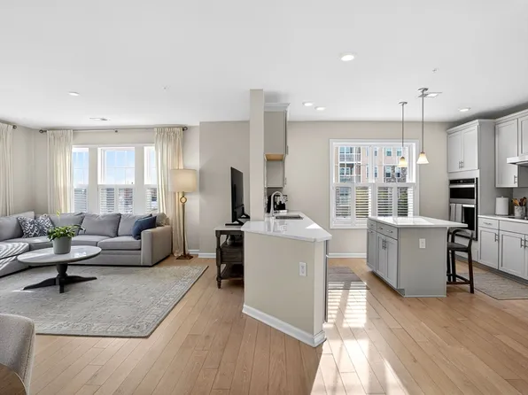 4 Peters Farm Way #206, Westborough, MA 01581