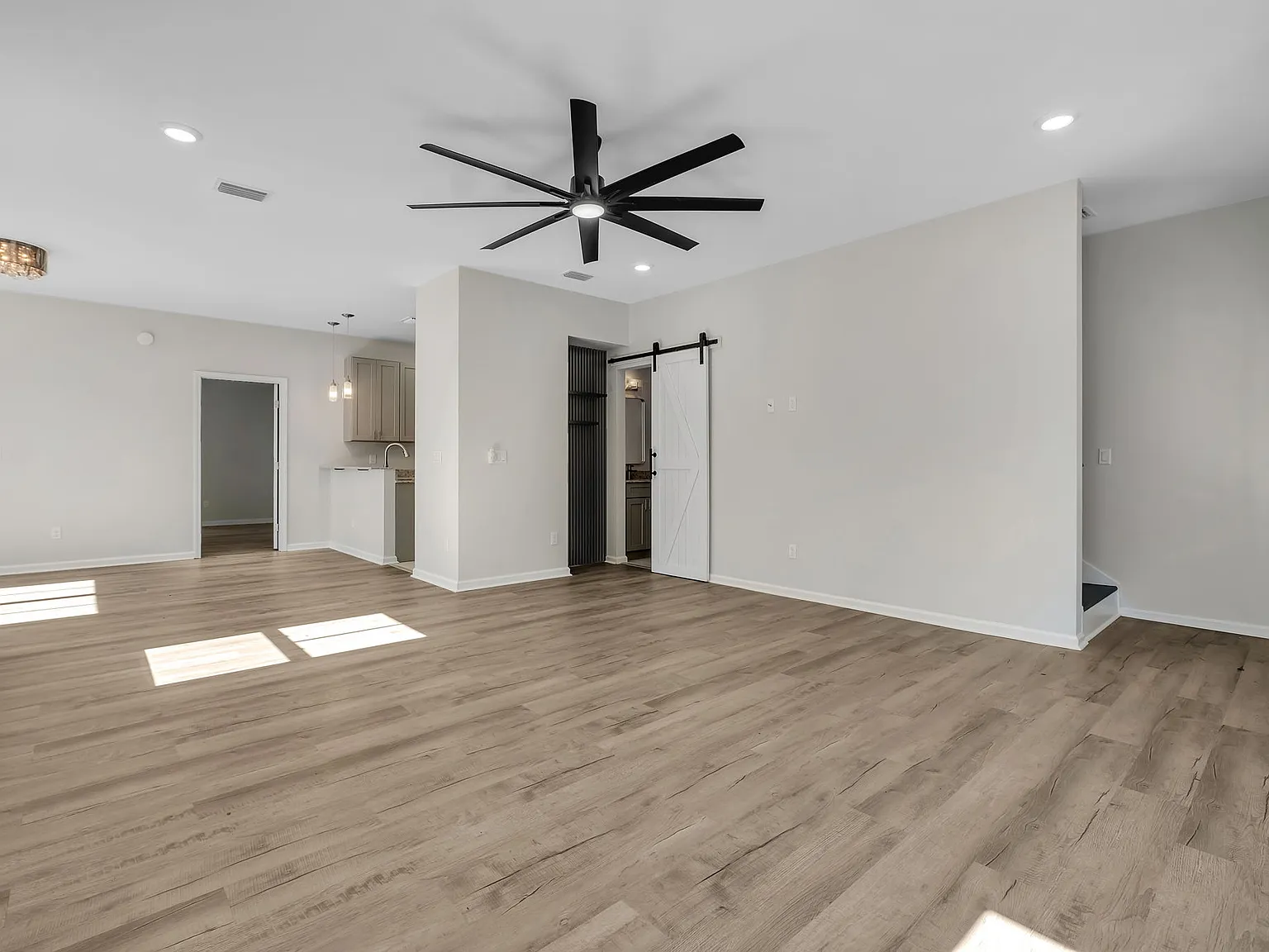 4 bed, 3.5 bath, 1841 sqft, $700 — Photo 4
