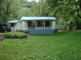 2524 Willowwood Rd, Hinton, WV 25951