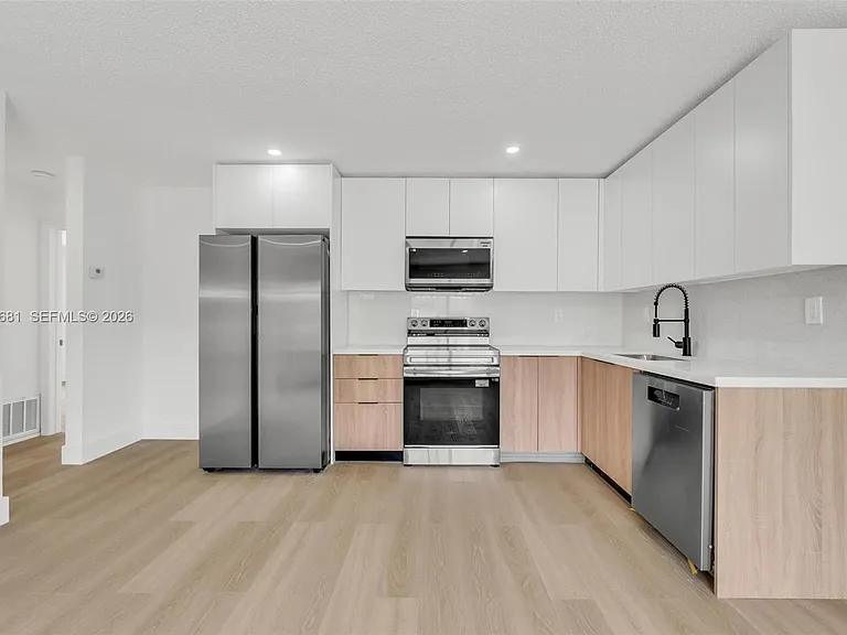 1611 NE 50th Ct #1 — Photo 1