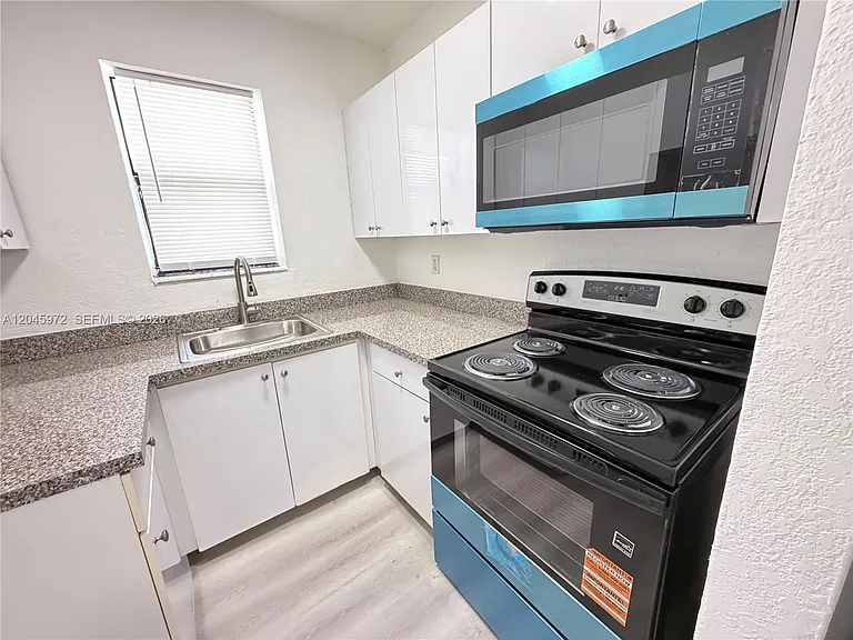 333 NW 2nd Ave #6 — Photo 7