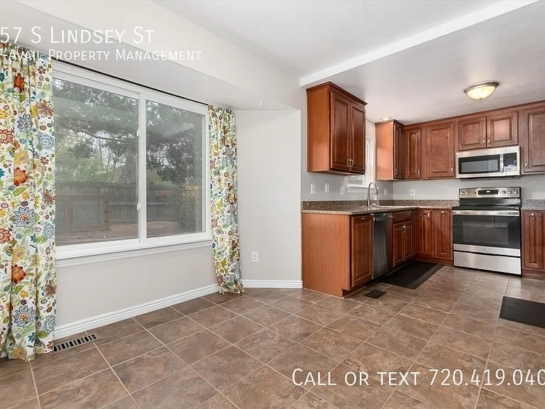 157 S Lindsey St — Photo 29