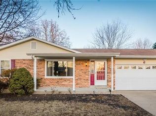 6 Suntree Dr, Saint Peters, MO 63376