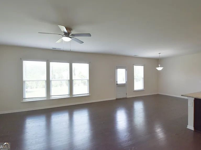 421 Southbridge Pass — Photo 14