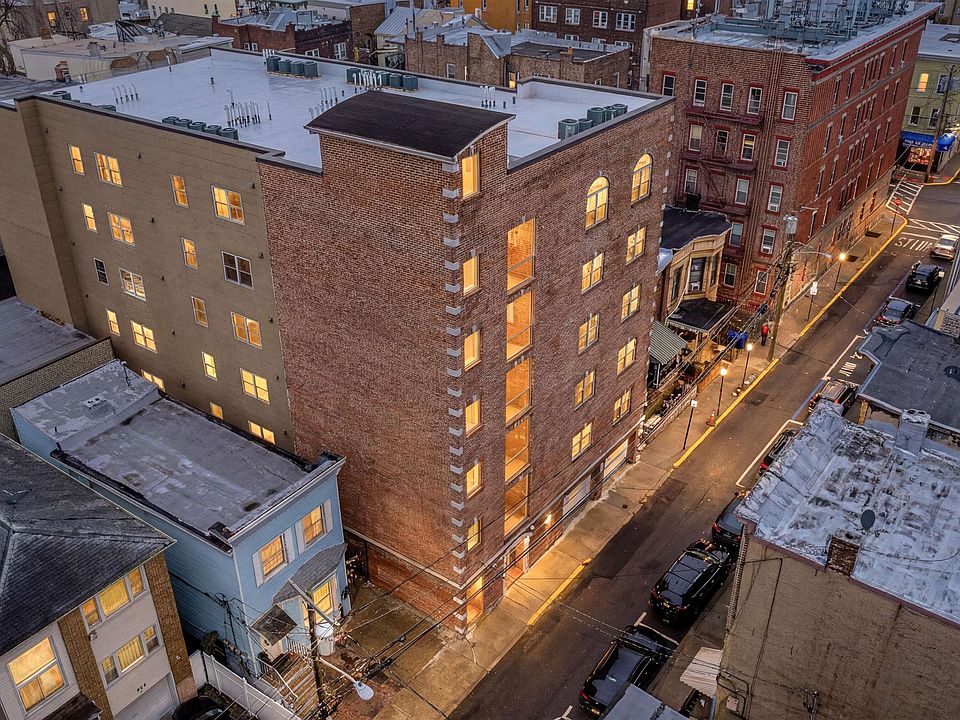 1st image of 413-415 9th St APT 303