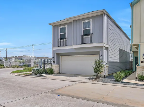2403 Bay Breeze Dr, Kemah, TX 77565