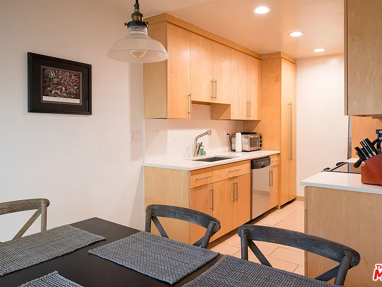 931 N Alfred St #306 — Photo 12
