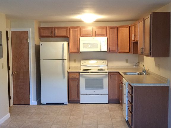 3rd image of 698 Lafayette Rd #147