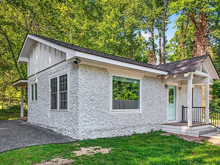 45 Dee Dee Ln — Photo 2