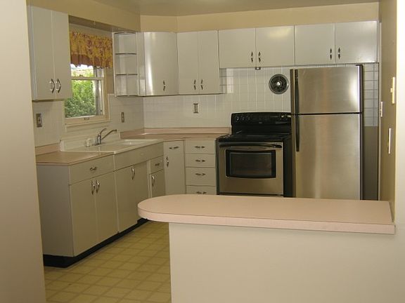 4th image of 3428 W Rockwell Ave