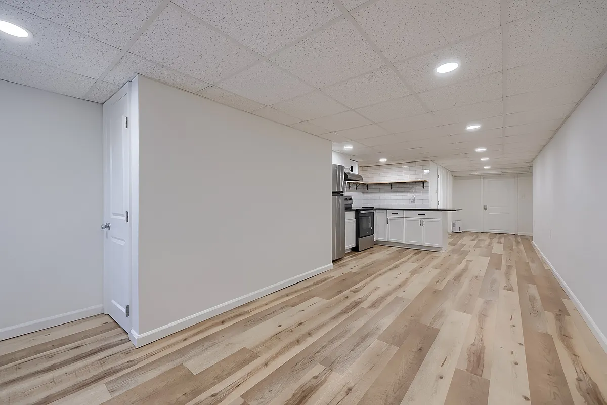 Building Photo - 34 S Lime St #6