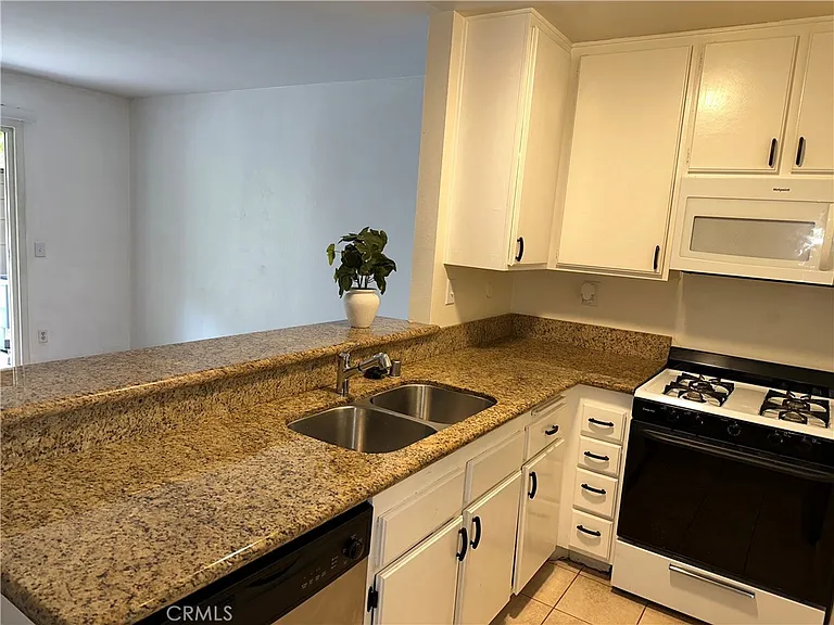 7101 Farralone Ave #142 — Photo 9