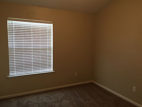 5th image of 636 Longcrest Ln #0