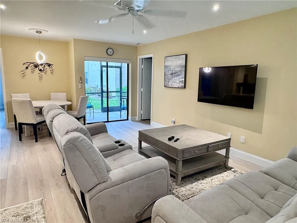 2 bed, 2.0 bath, 992 sqft, $3,500 — Photo 3