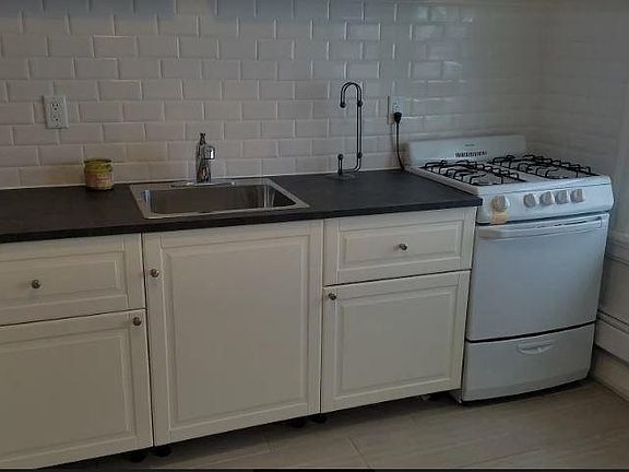 New Counter and New Tile Wall