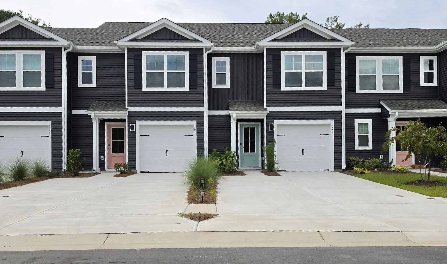 3 bed, 2.5 bath, 1418 sqft, $2,550 — Photo 1