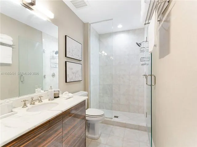 50 S Pointe Dr #609 — Photo 3
