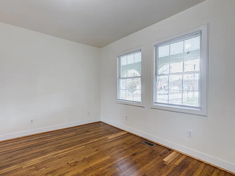 2922 Noble Ave #A — Photo 6
