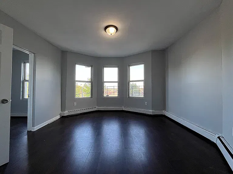 3 bed, $1,500 — Photo 2
