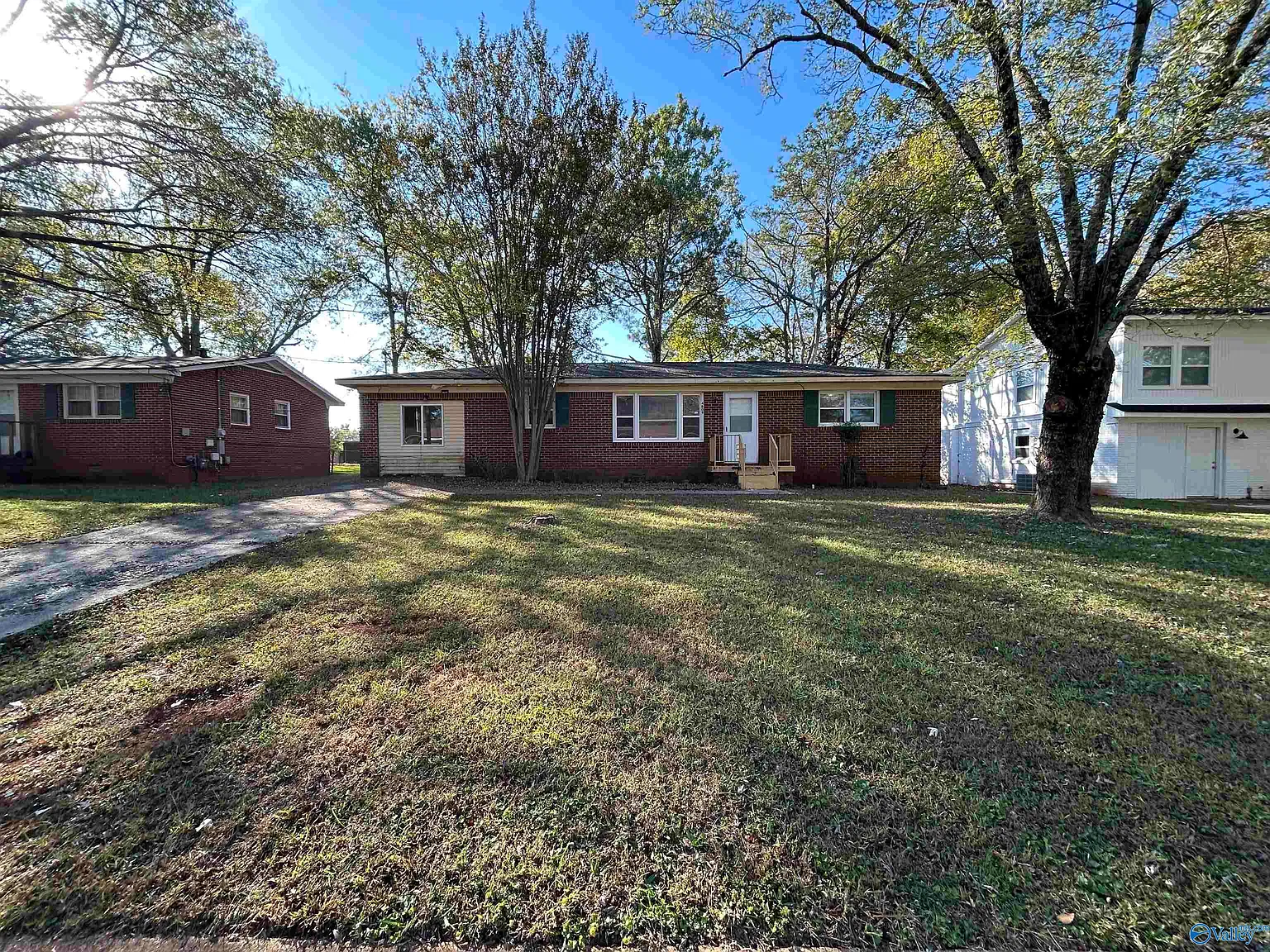 3 bed, 1.5 bath, 1275 sqft, $1,275 — Photo 2