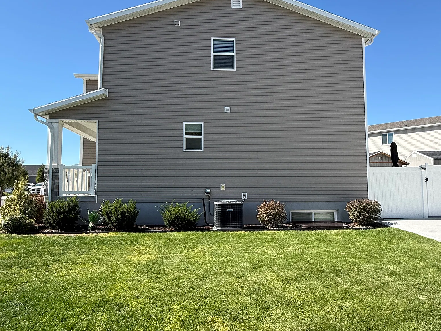 5 bed, 3.5 bath, 3600 sqft, $3,500 — Photo 2