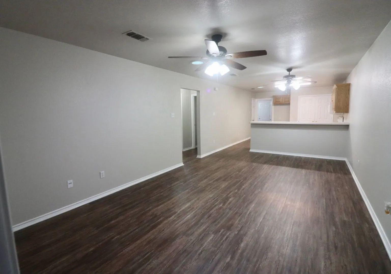 For Lease! Nicely Remodeled 3 Br - 2 Ba Brick Duplex With A 2 Car Garage In Weatherford. — Photo 2