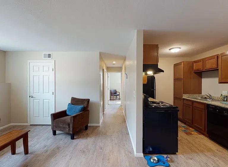 Creekside Place Apartments — Photo 10
