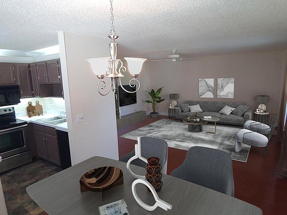 2nd image of 11 Vista Palm Ln