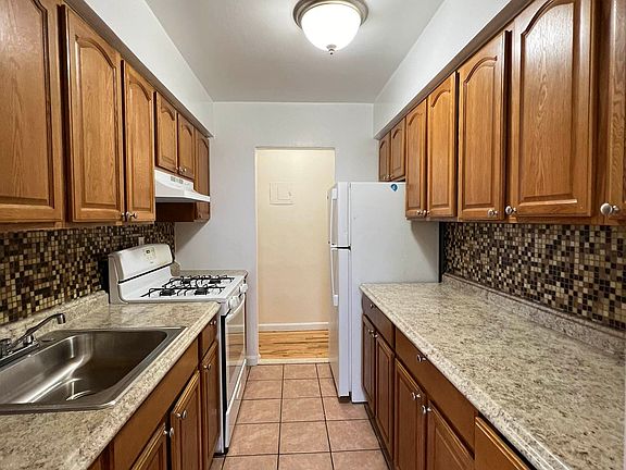 5th image of 22410 Jamaica Ave APT 5H