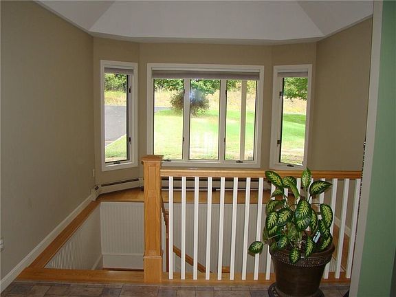 4th image of 456 Buckfield Rd