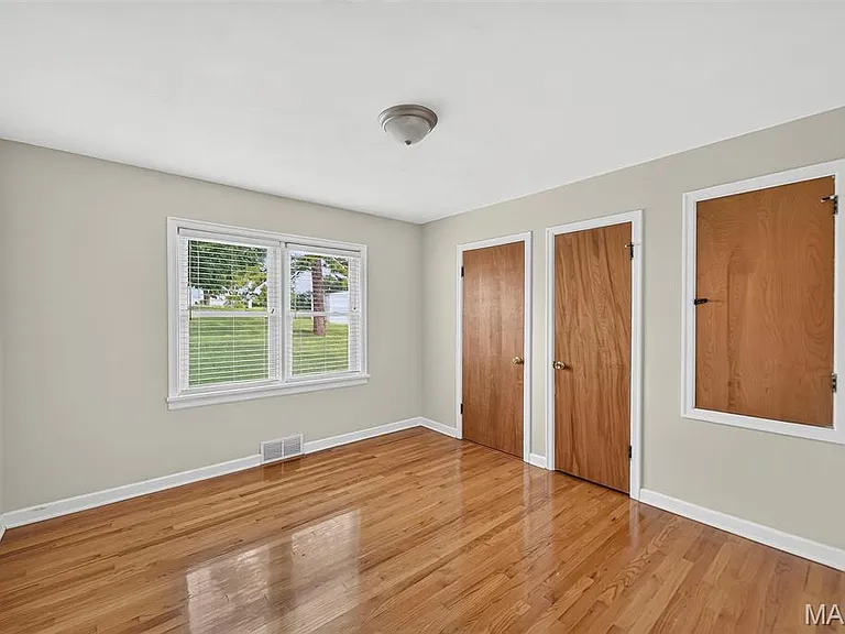 105 N Elm St — Photo 15