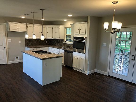 Kitchen/Dining Area