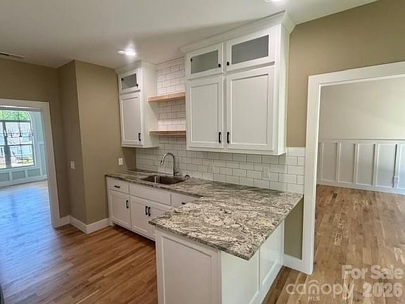 4th image of 139 Maplewood Ct