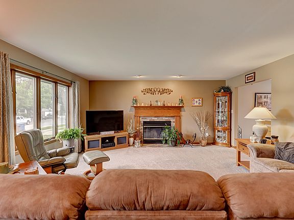 3rd image of 424 Teibel Dr