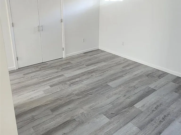 1524 Express Dr S — Photo 16