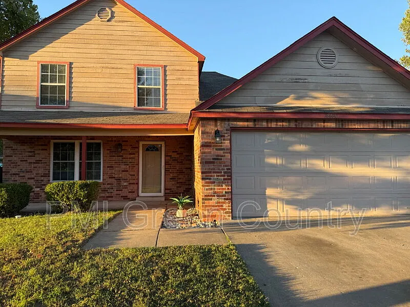 4 bed, 1566 sqft, $2,030 — Photo 2