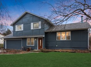 15 Hickory Ln, Algonquin, IL 60102