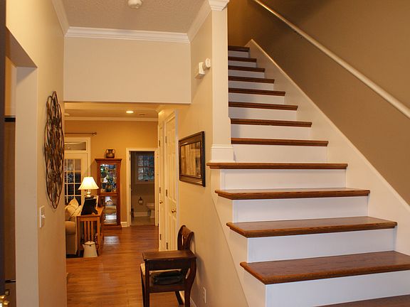 5th image of 49 Oak Leaf Cir