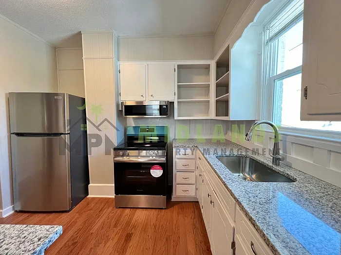 2326 Stark St #B — Photo 11