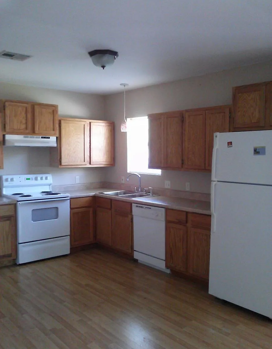 2 bed, 800 sqft, $975 — Photo 3
