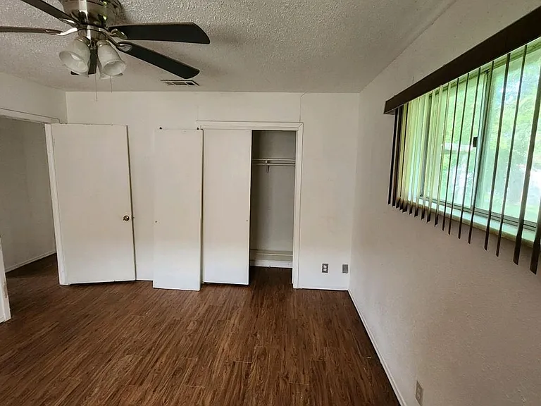 208 Southview Dr — Photo 6